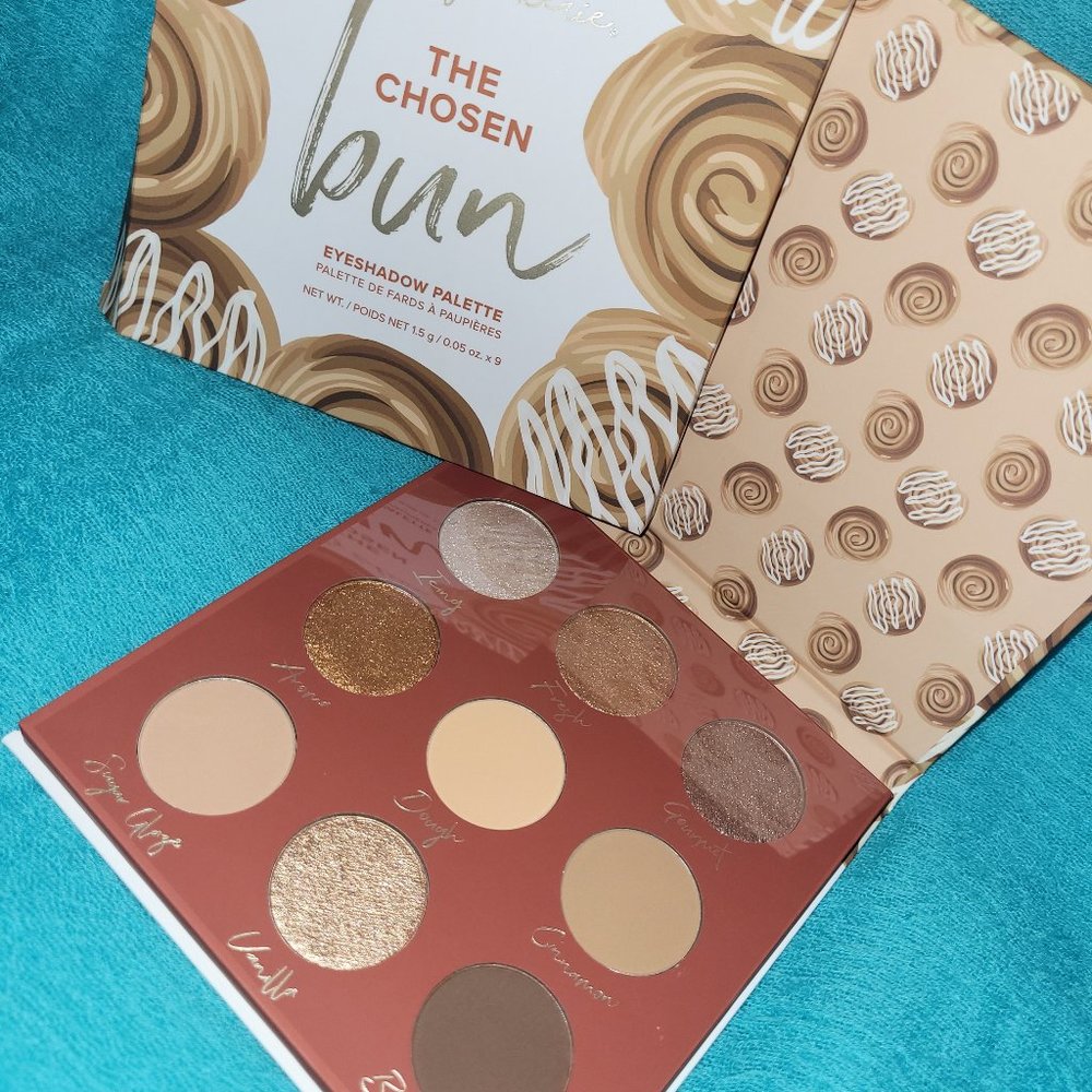 BEAUTY BAKERIE The Chosen Bun Eyeshadow Palette